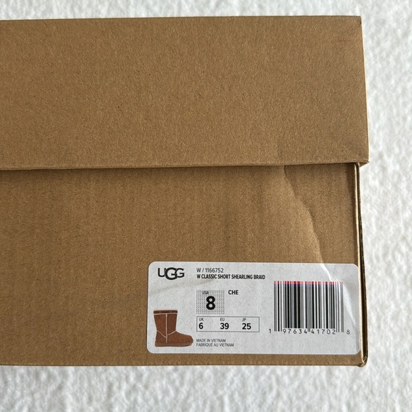 UGG Women’s Classic Short Shearling Braid Boots - Picture 16 of 16